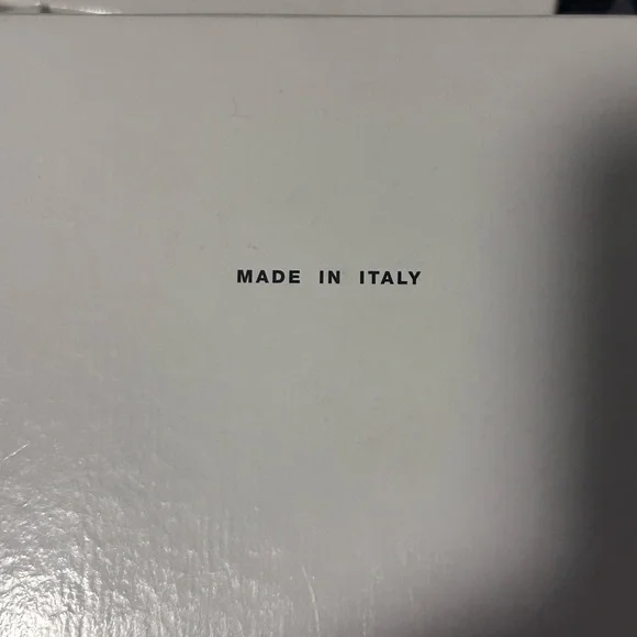 Manolo Blahnik Italian Craftsmanship - Picture 3 of 10